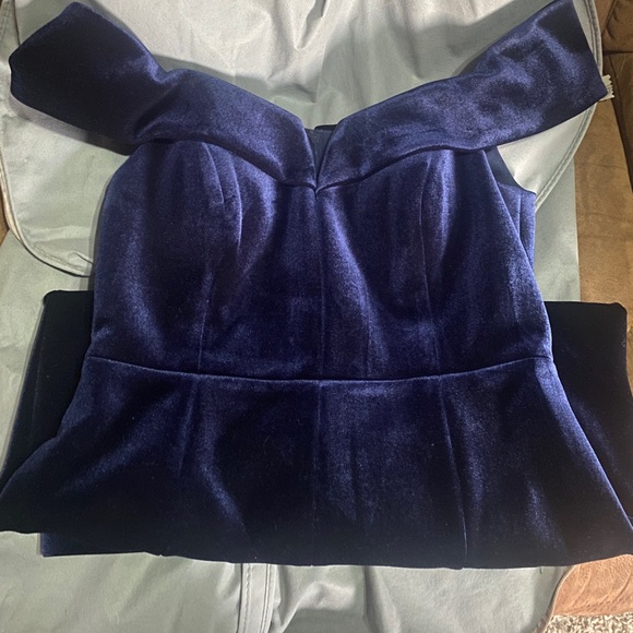 Vince Camuto velvet dress. Sz12worn once to a wedding. Purchased at Nordstrom - Picture 6 of 9